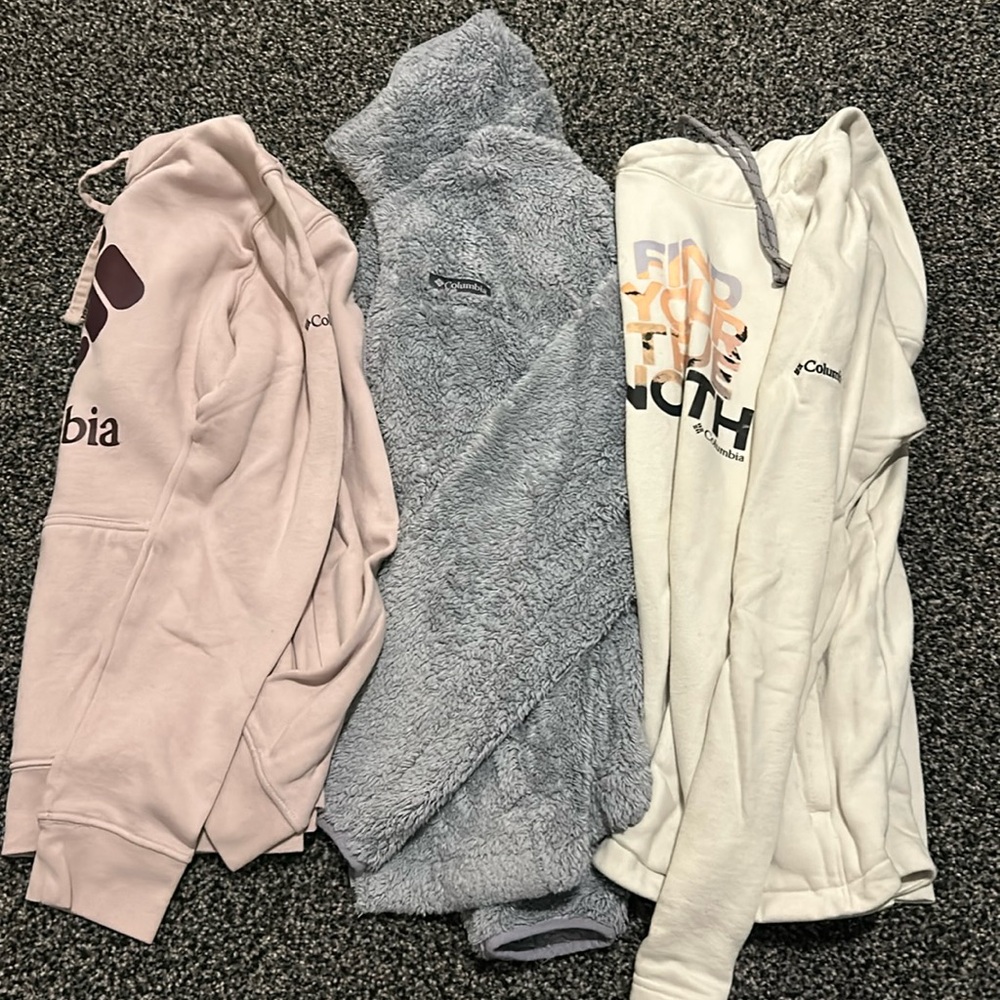 Lot of Columbia sweatshirts